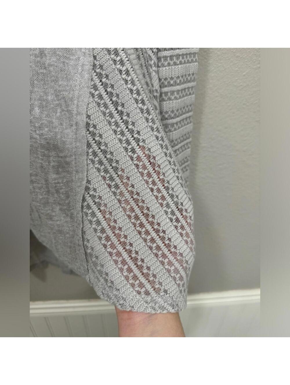 NWT Xhilaration Gray Sheer Lace Boho Flowy Top Large - Picture 4 of 6